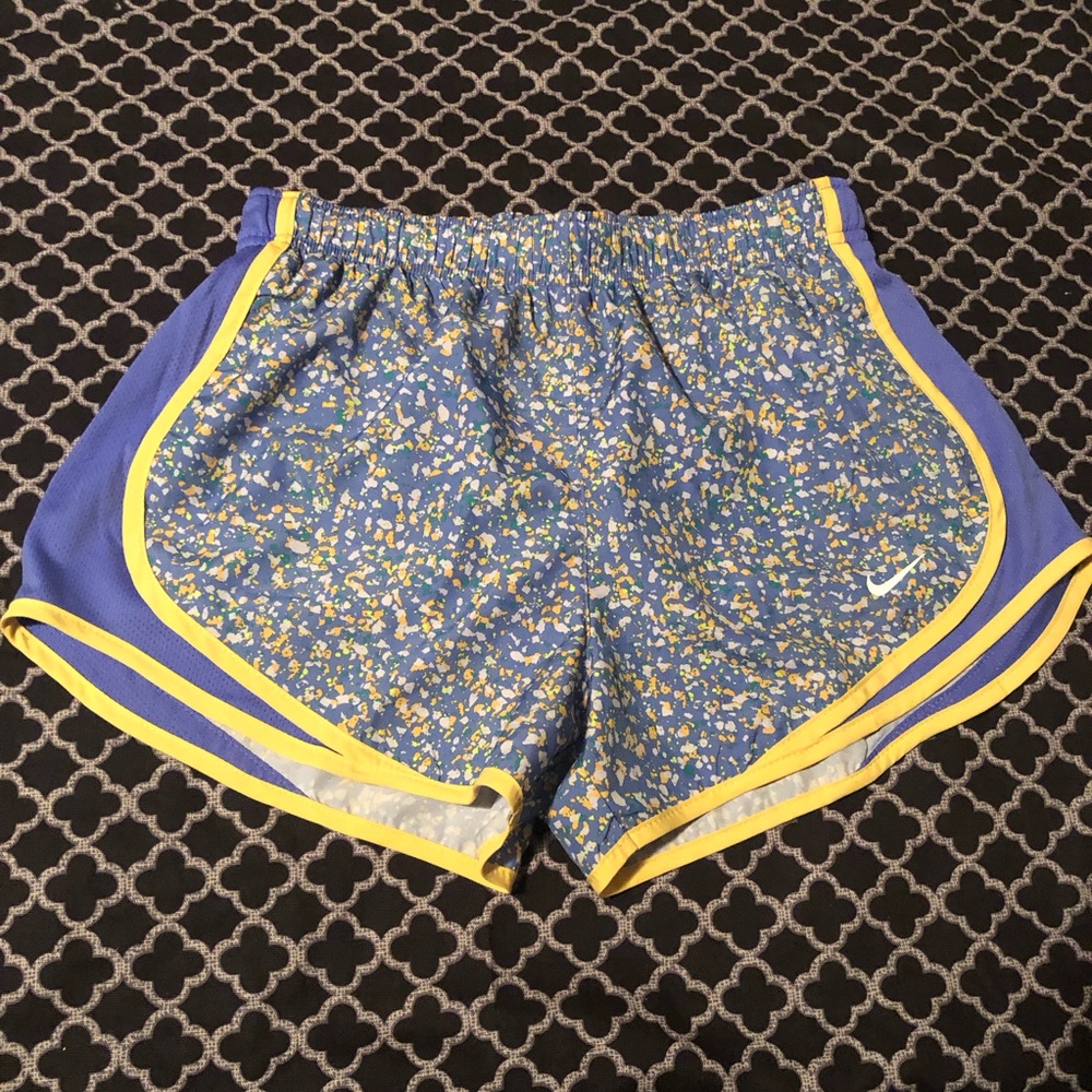 Nike Dri-Fit Geometric Striped Purple Orange Shorts Womens Size Small Lined A18
